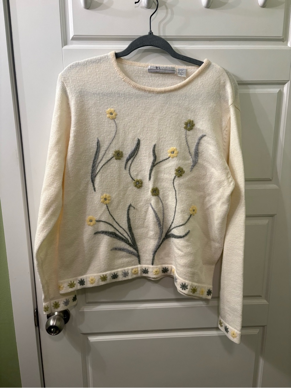Vintage Cottagecore Cream Floral Embroidered Women's Sweater